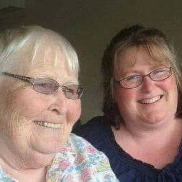 Profile Picture of Lisa Hilvers (@lisahilvers) on Poshmark