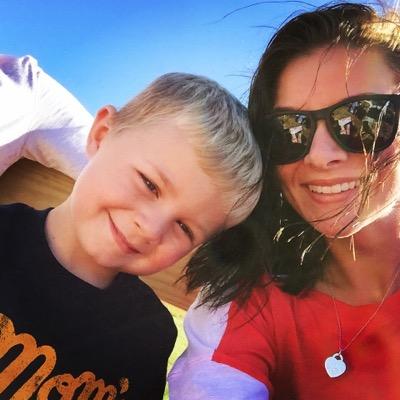 Profile Picture of Melanie Beck  ✌ (@MelaniieLynne) on Twitter