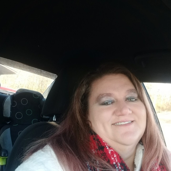 Profile Picture of Heather Knorr michael (@headtoey) on Poshmark