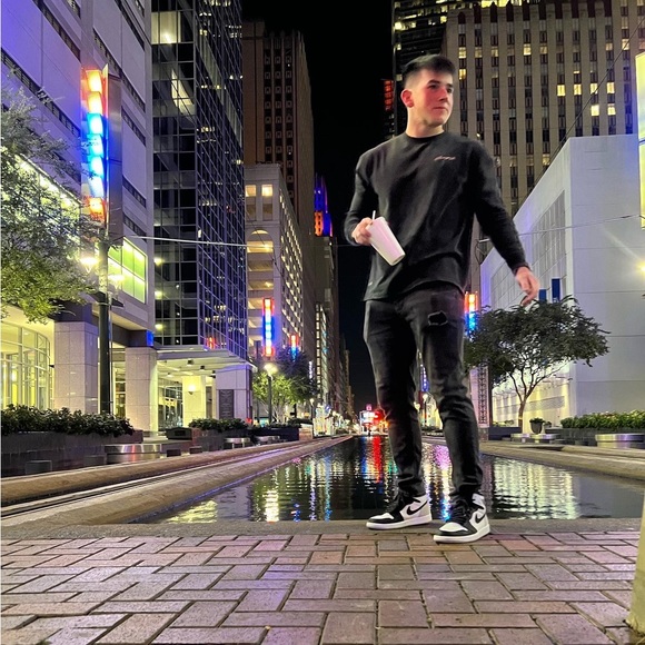 Profile Picture of Chris Chew (@chris18chew) on Poshmark