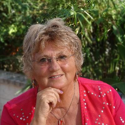 Profile Picture of JULIA Holley (@JULIAHolley) on Twitter