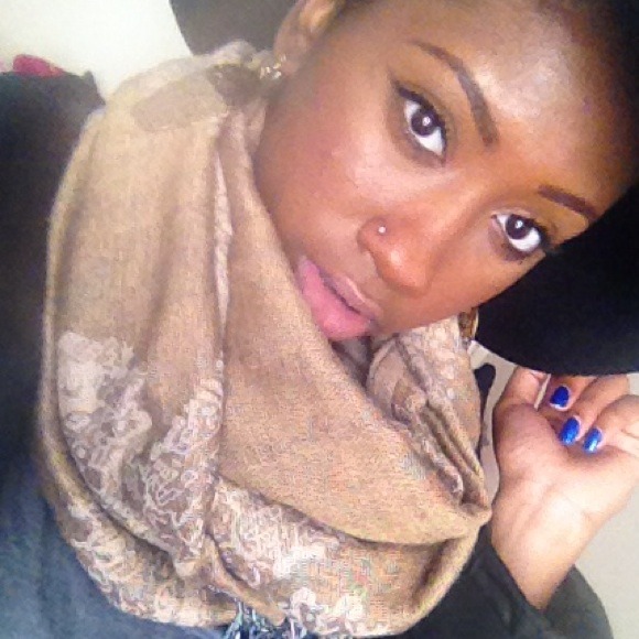 Profile Picture of Iyana Monagan (@yanabaee) on Poshmark