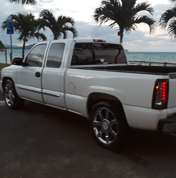 Profile Picture of Daniel Arias (@arias96813) on Poshmark