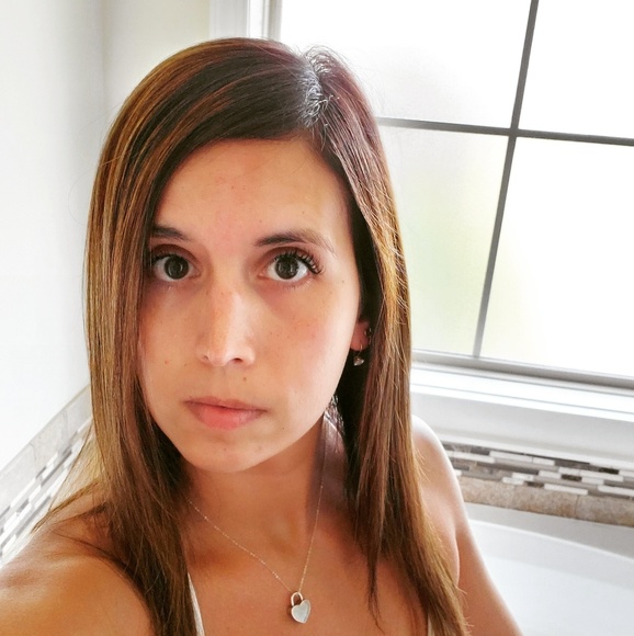 Profile Picture of Ivy Lehmann (@isgotts) on Poshmark