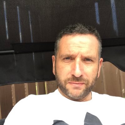 Profile Picture of Michael Henderson (@hugshenderson) on Twitter