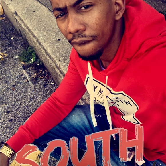 Profile Picture of Justin Weems (@justinweems) on Poshmark