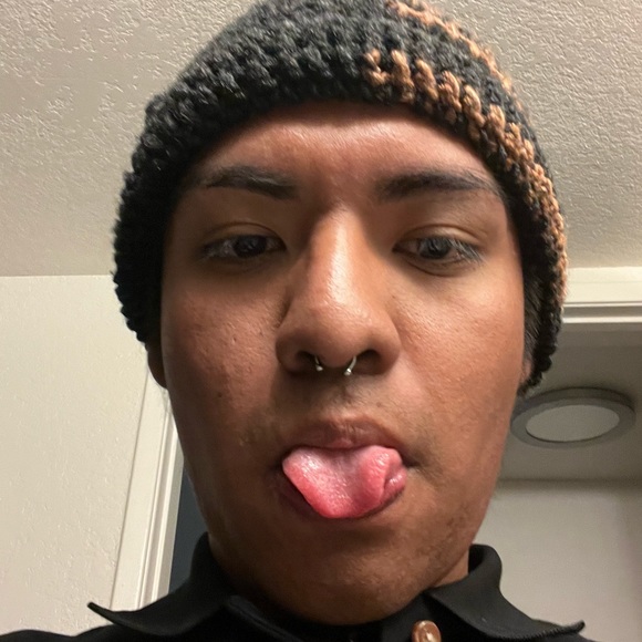 Profile Picture of Daniel Barrera (@dnydwrld) on Poshmark