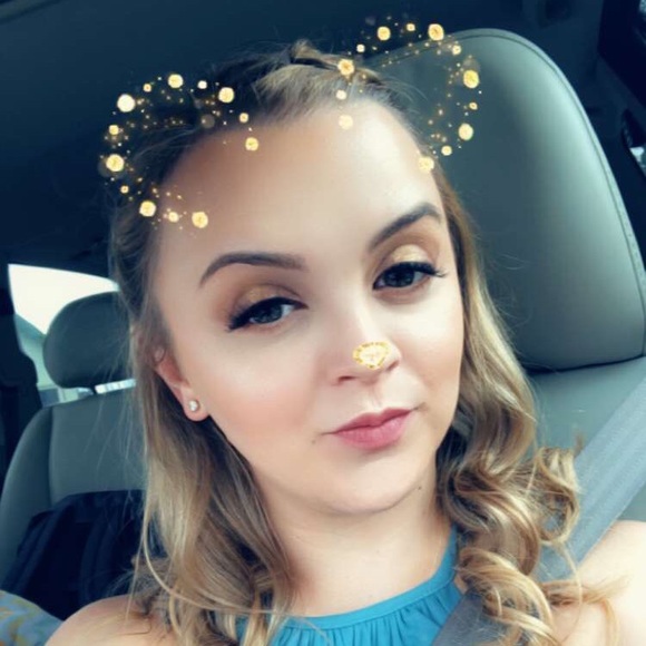 Profile Picture of Amber Post (@amberpost89) on Poshmark