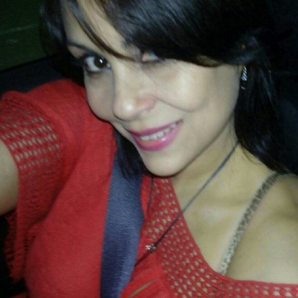 Profile Picture of Linnette Perez (@linn45) on Poshmark