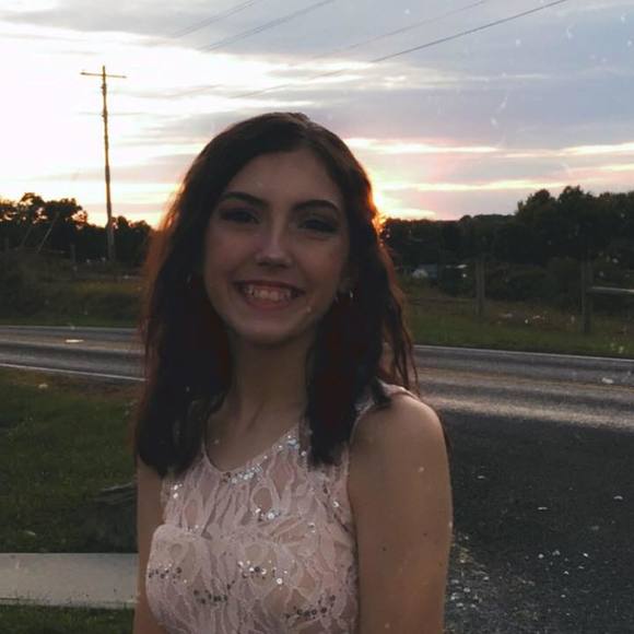 Profile Picture of Shyann Stimpert (@shyann_stimpert) on Poshmark