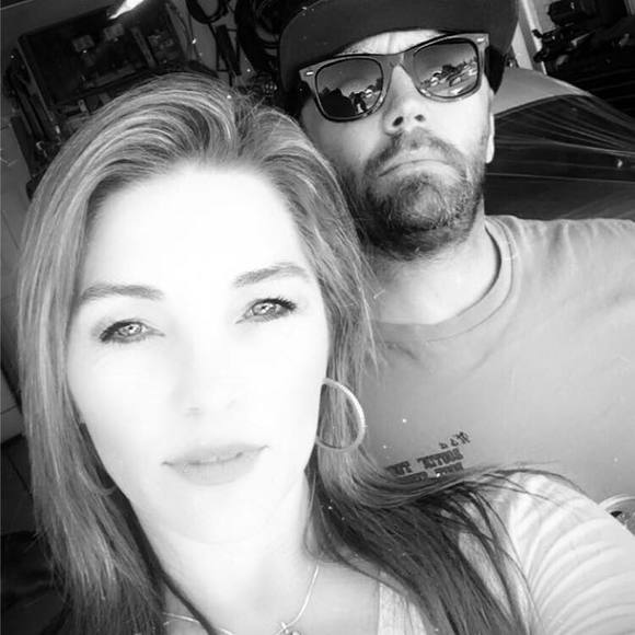 Profile Picture of Amber England (@amber_ke) on Poshmark