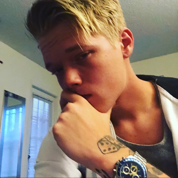 Profile Picture of Derrick Gillette (@derrickgillette) on Poshmark