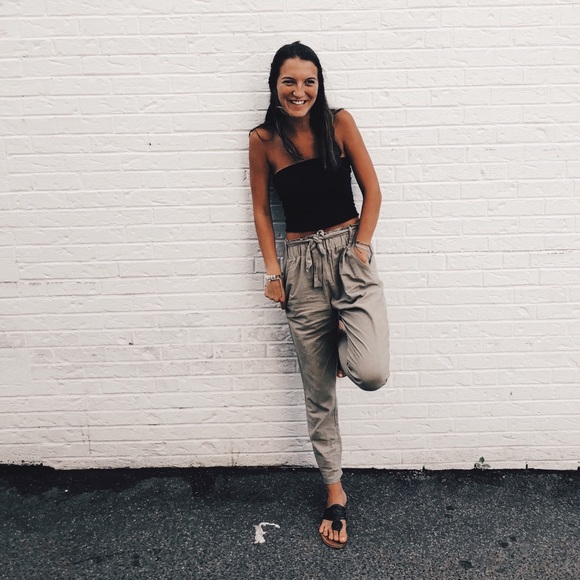 Profile Picture of Halle Dicrosta (@hbd12600) on Poshmark