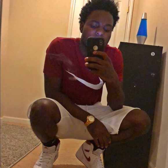 Profile Picture of Jaron Sallins (@jaron2102) on Poshmark