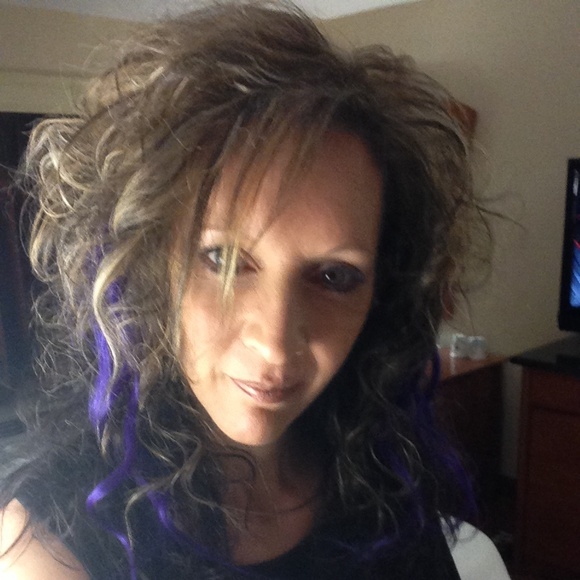 Profile Picture of Erin Kern (@ekern) on Poshmark