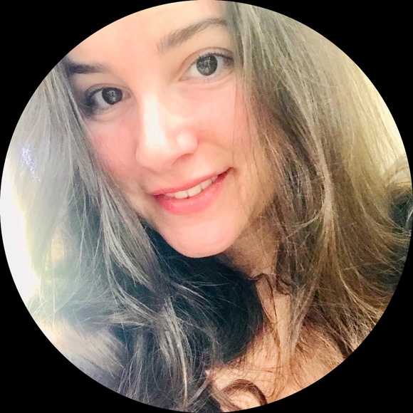 Profile Picture of Wanting More (@lindseywanting) on Poshmark