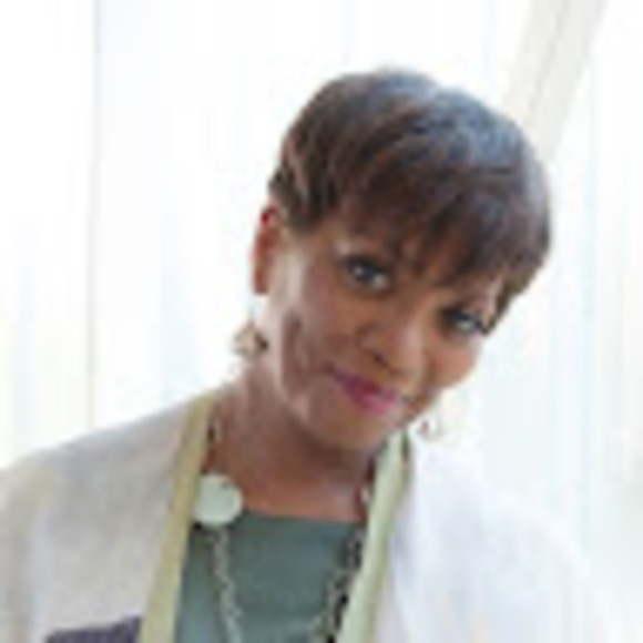 Profile Picture of Jean Lloyd (@jeanlloyd01) on Poshmark