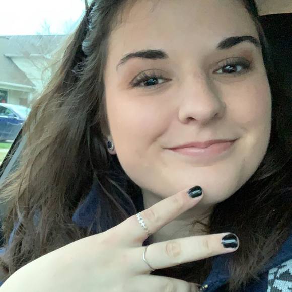 Regan Draschner - Poshmark Profile Picture of Regan Draschner (@reganmallory) on Poshmark