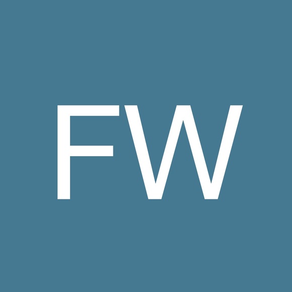 Profile Picture of Faye Weber (@rebewf) on Poshmark
