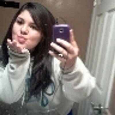 Profile Picture of Julia Quezada (@ObeySkittleez) on Twitter