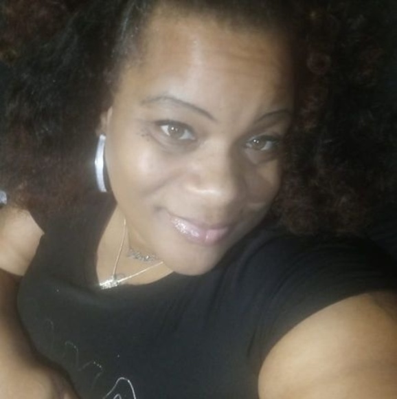 Profile Picture of Lareena Stillwell (@slareena37) on Poshmark