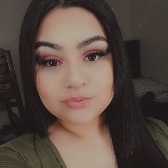 Profile Picture of Xiemena Flores (@xiemena_flores) on Poshmark