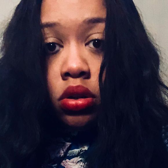 Profile Picture of Sharnee Baasemah (@sharneehayes) on Poshmark