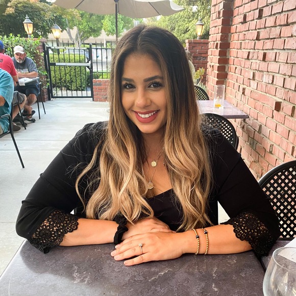 Profile Picture of Tania Kasparian (@tkasparian) on Poshmark