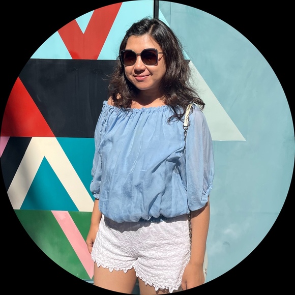 Profile Picture of Wendy Zhu (@wenyuezhu) on Poshmark