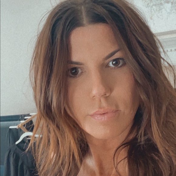 Profile Picture of Stacie Roberts (@sgilvin) on Poshmark