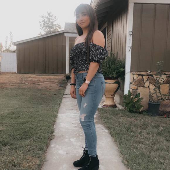 Profile Picture of Hernandez Lupe (@nata_hern22) on Poshmark