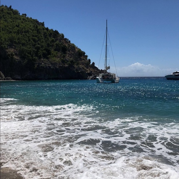 Profile Picture of Alex Bonahoom (@alexb11497) on Poshmark