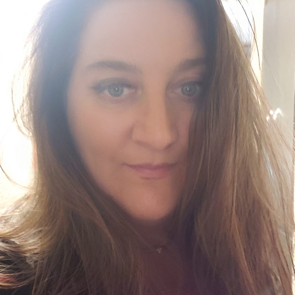 Profile Picture of Mary Quiram (@marylsands) on Poshmark