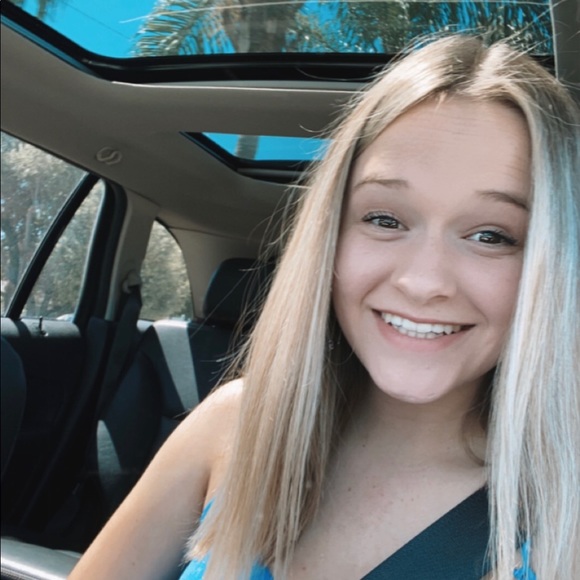 Chloe Piepmeyer - Poshmark Profile Picture of Chloe Piepmeyer (@clojpiep) on Poshmark