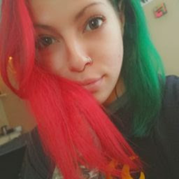 Profile Picture of Tay Morrelli (@tayloroy0830) on Poshmark