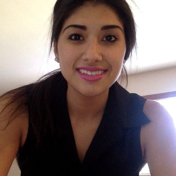 Profile Picture of Alanna Haraguchi (@alannaharaguchi) on Poshmark