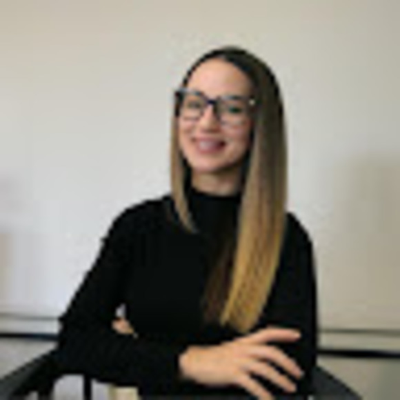 Profile Picture of Emily Andrews (@emilyandrews88) on Poshmark