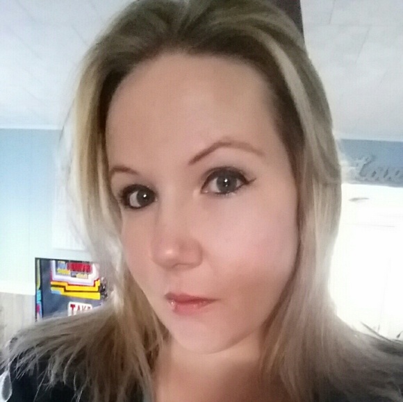 Profile Picture of Jessica Haefele (@jhaefele) on Poshmark