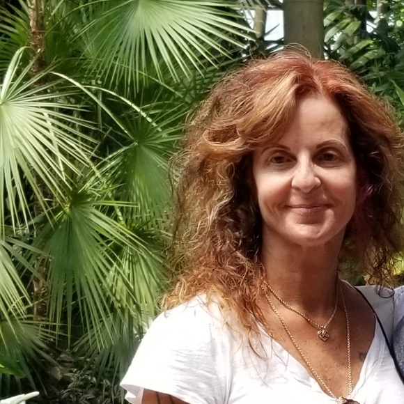 Profile Picture of Nancy Beneduce (@nkbene1) on Poshmark