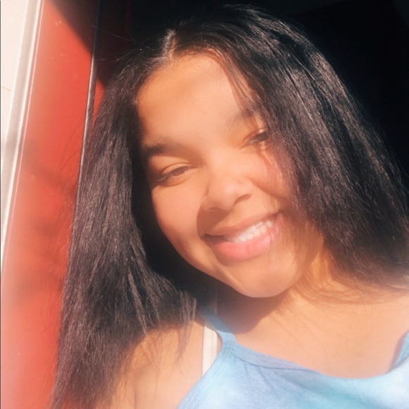 Profile Picture of Aby Orsbon (@abyskie) on Poshmark