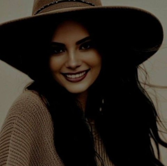 Profile Picture of Hayley Vandecarr (@hayleyvandecarr) on Poshmark