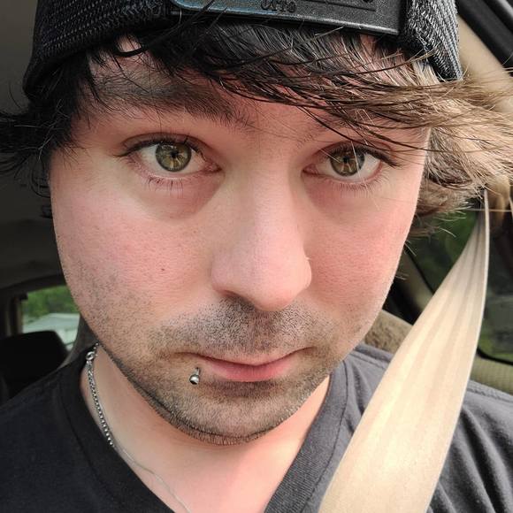 Profile Picture of Justin Howell (@justinhowell502) on Poshmark