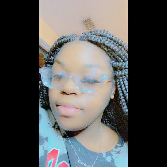 Profile Picture of Jazmyne Washington (@jazmynewash0717) on Poshmark