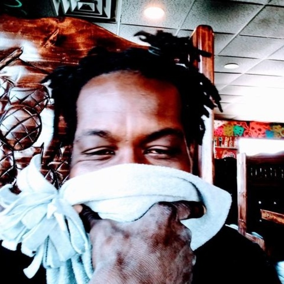 Profile Picture of Damon Handberry (@damonhandberry3) on Poshmark