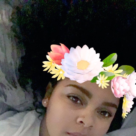 Profile Picture of Mariah Castro (@mariahmonee) on Poshmark