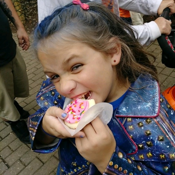 Profile Picture of Mandy Embleton (@mme21688) on Poshmark