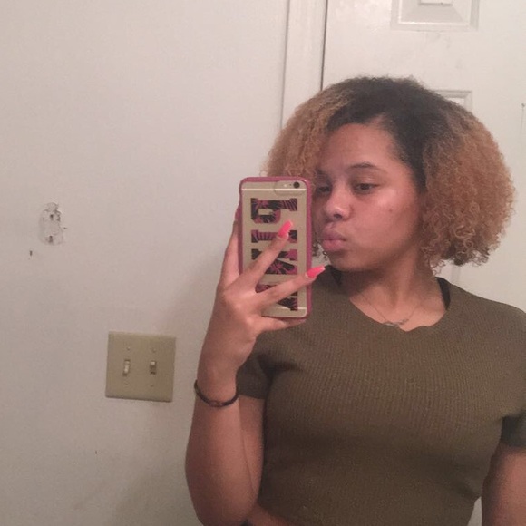 Profile Picture of Mariellita Matawatson (@mariellitam) on Poshmark