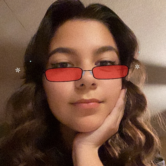 Profile Picture of Raquel Hoebel (@raquel_hoebel) on Poshmark