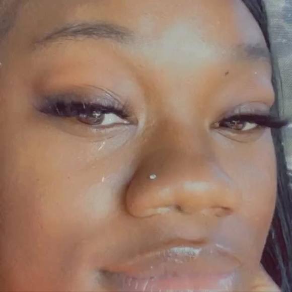 Profile Picture of Ebony Nichelle (@ebonynichelle) on Poshmark