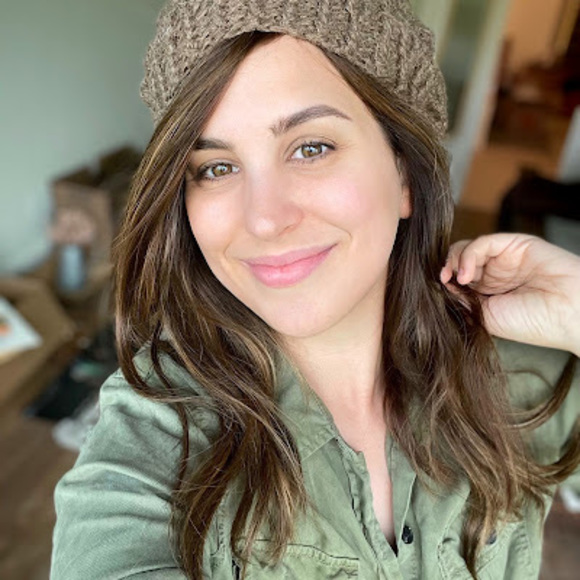 Profile Picture of Aimee D (@bayoumommy) on Poshmark